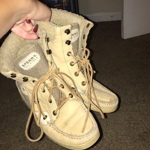 Sperry winter boots. Can fit 7-7.5